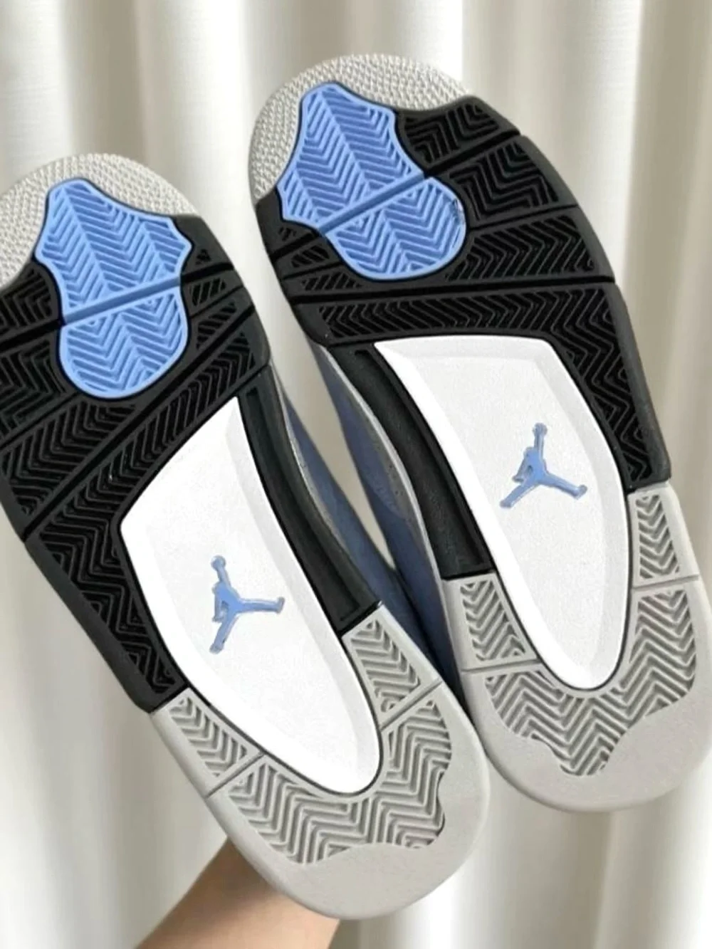 Jordan 4 Retro ‘university blue ‘Men’s Sneakers - Picture 6 of 6